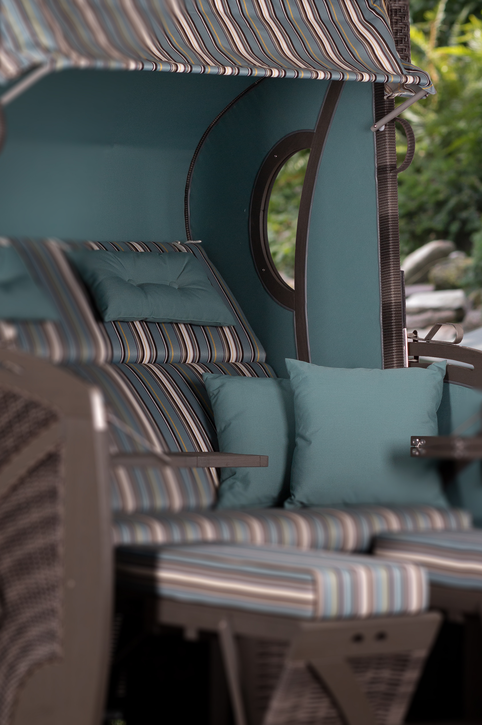 379604446p_amrum_xl_sonderedition_stone-grey_444_milieu_garten_284006