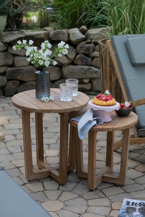 66104_66173_66152_woodie_deckchair_woodie_beistelltisch_2er-set_rund_woodie_pflanzkubel_-58x71cm-4