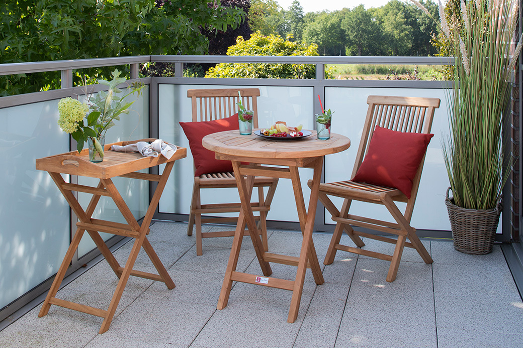 02132_02131_Klapptisch_Sutton_Teak_Rund_70cm_Klappstuhl_ohne_Armlehne_Langton_Teak_Tablett