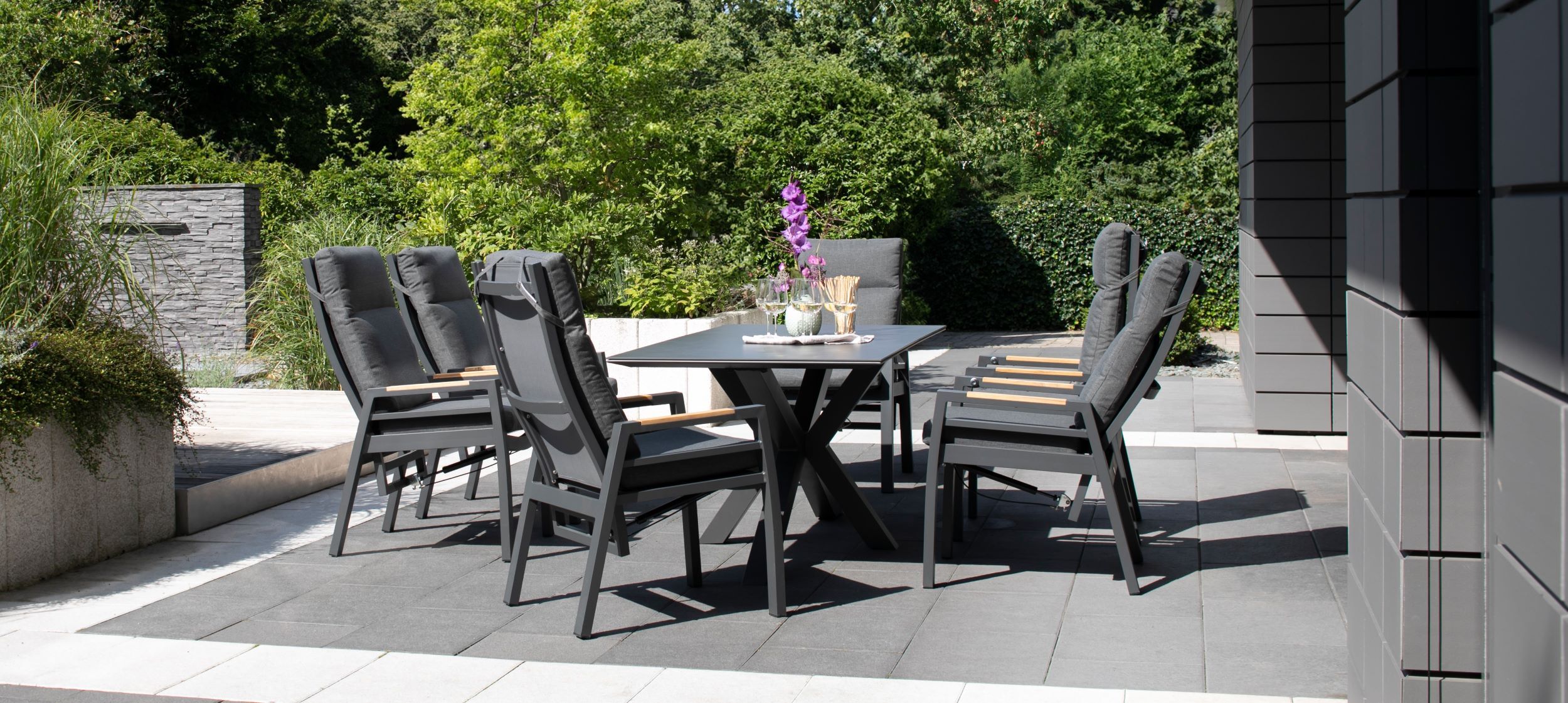 40781_40726-A_Livingston_Tisch_200x90_dark-grey_Montana_Dining_Relaxsessel_Alu-Textilene_Teakarmlehne