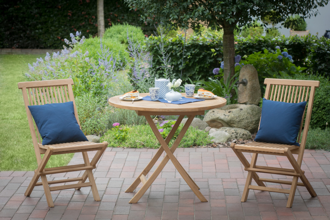 66084_66086_woodie_klappsessel_ohne_armlehne_tisch_rund_70cm_b1