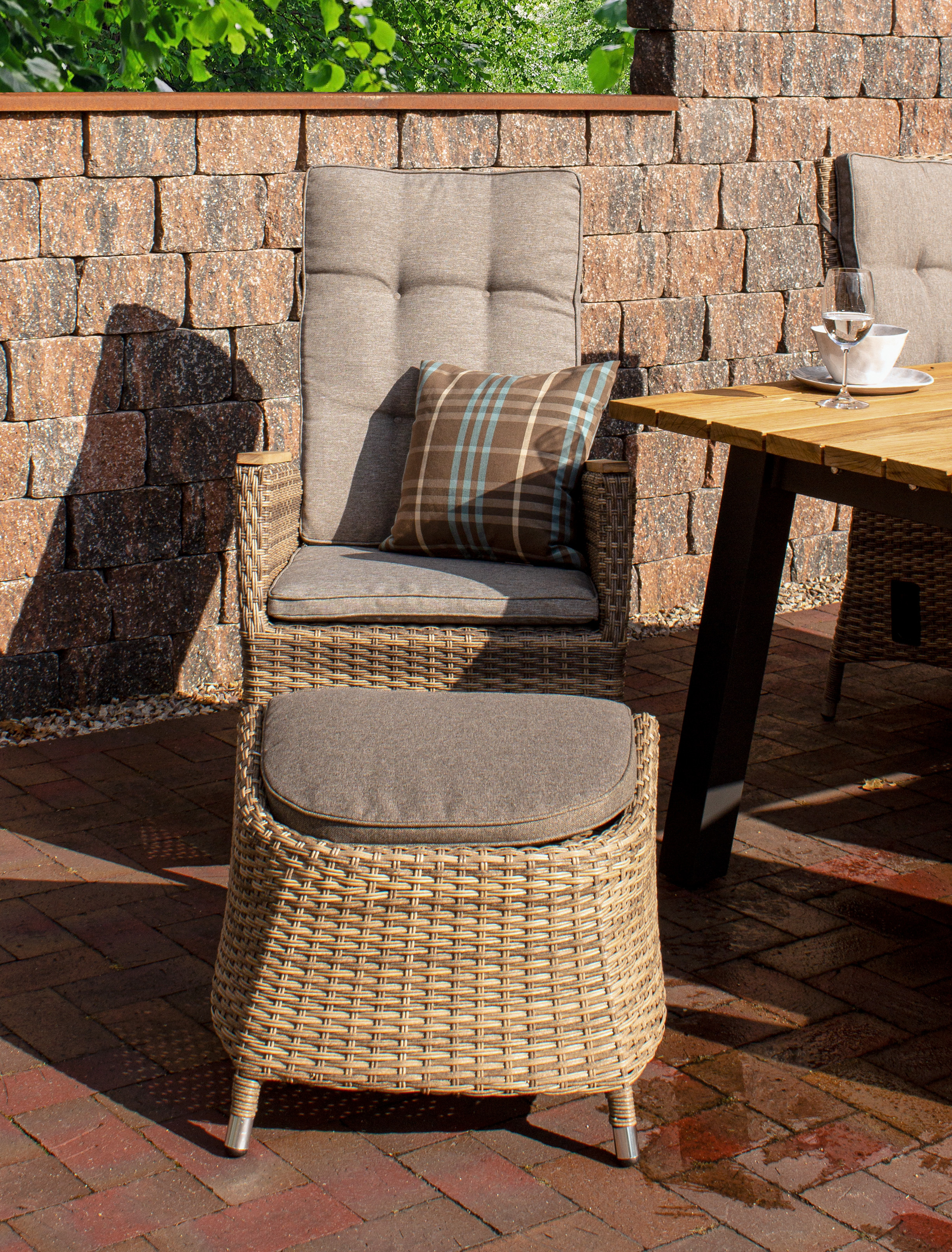 40509_40510_miraflor_dining_relaxsessel_8_mm_spotted_brown_teakarm_miraflor_juan_dining_fusshocker_8_mm_spotted_brown