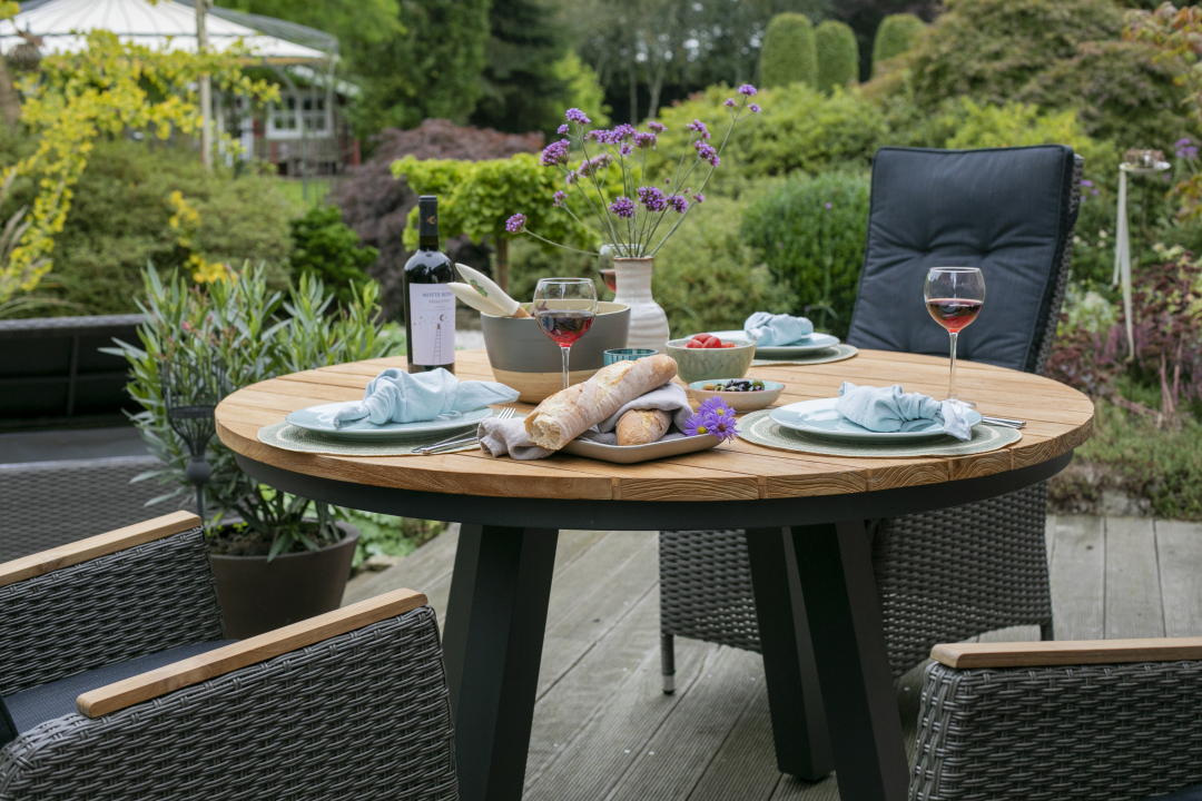 40624_69283c_40674_miraflor_dining_relaxsessel_8mm_sm_gr_teakarm_vermont_tisch_rund_130cm_miraflor_juan_kissenbox_8mm_smokey_grey-5